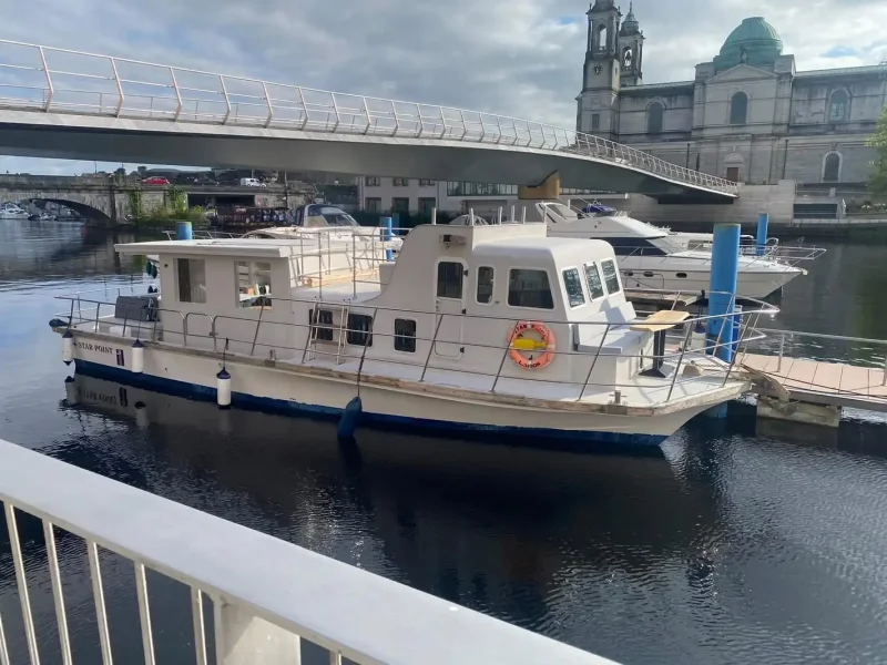 Wilsons Auctions - Auction of Capri Live Aboard Houseboat - Auction Image 1