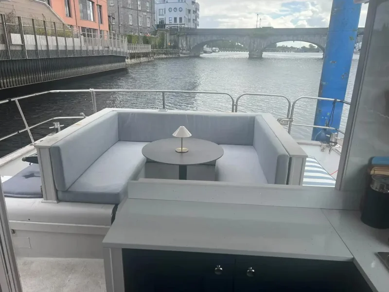 Wilsons Auctions - Auction of Capri Live Aboard Houseboat - Auction Image 4