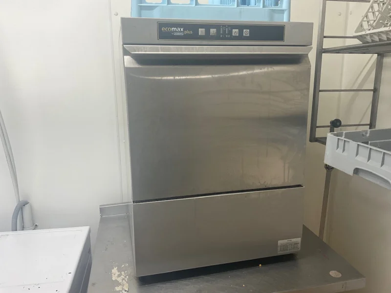 BPI - Entire Contents of Ice Cream Parlour/Cafe at Auction to include Ice Cream Machines, Freezers, Fridges, Bain Marie, Prep Tables & more - Auction Image 2