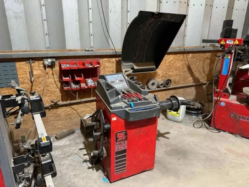 Gavel Auctioneers Ltd - Unreserved Online Auction - The Assets of a HGV Repair Workshop & Tyre Garage - Auction Image 5