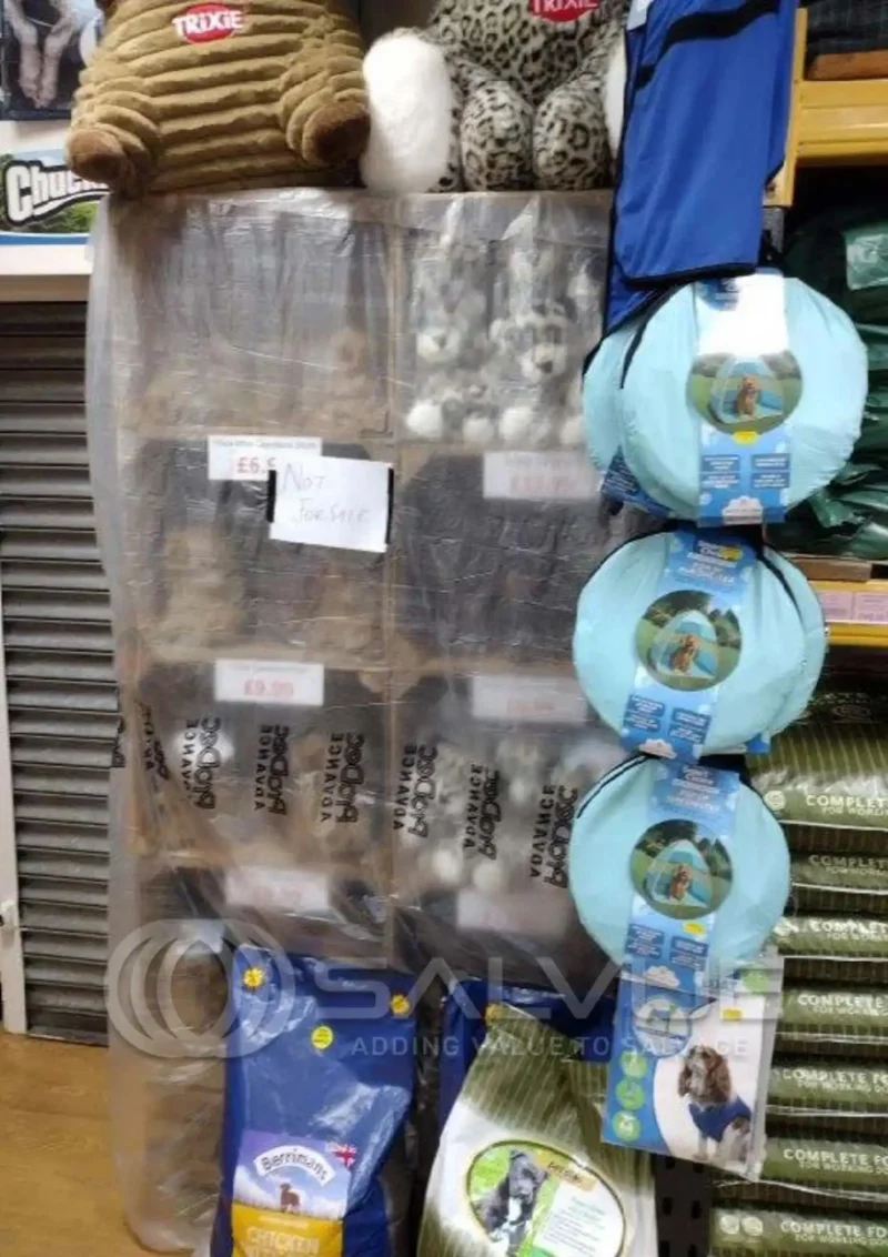 Salvue Ltd. - Approx 5,500 Items of Pet Soft Toys, Beds, leads, Accessories - Smoke Contaminated at Auction - Auction Image 4