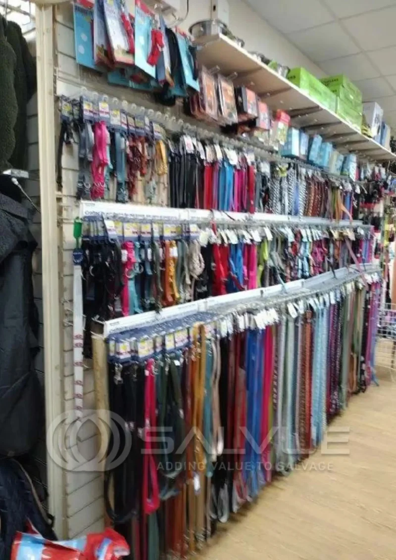 Salvue Ltd. - Approx 5,500 Items of Pet Soft Toys, Beds, leads, Accessories - Smoke Contaminated at Auction - Auction Image 5