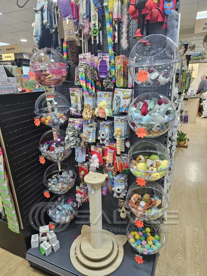 Salvue Ltd. - Approx 5,500 Items of Pet Soft Toys, Beds, leads, Accessories - Smoke Contaminated at Auction - Auction Image 9