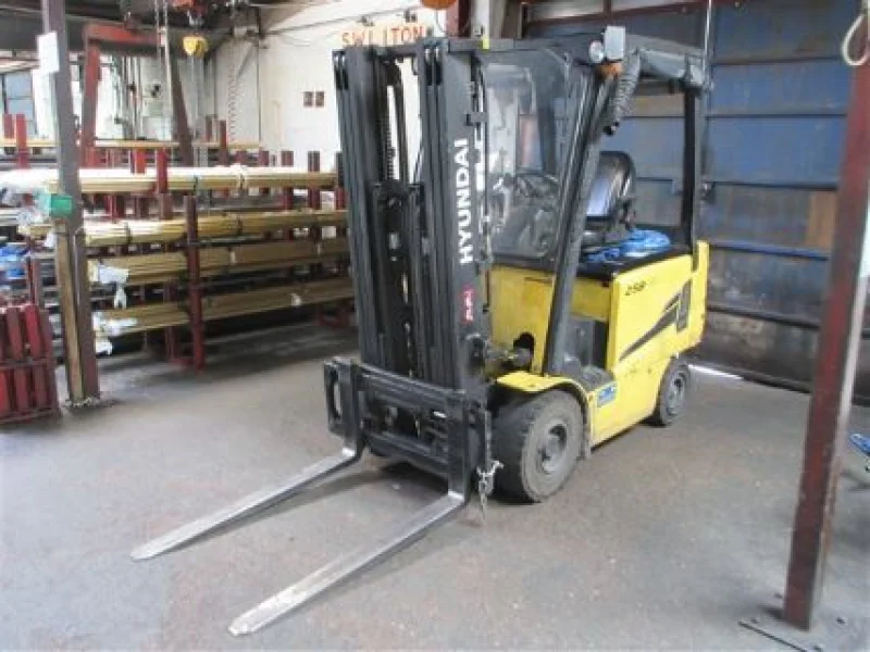 Lambert Smith Hampton - Exeter - Sliding Head, CNC & Conventional Machine Tools,  Engineering, Inspection and Factory Equipment, Forklift at Auction - Auction Image 4