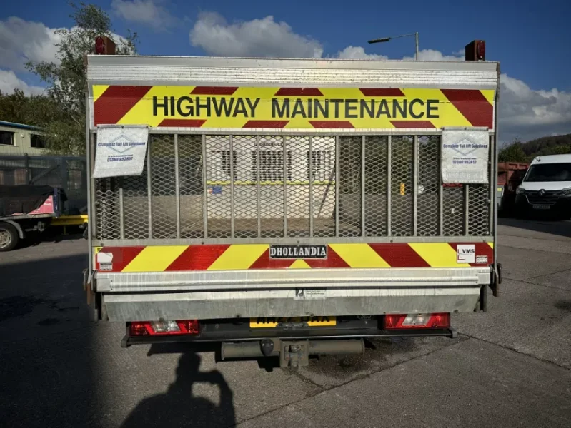 Gavel Auctioneers Ltd - Unreserved Online Auction - 2022 Ford Transit 350 Leader Ecoblue Flatbed with Dhollandia Tail Lift at Auction - Auction Image 2