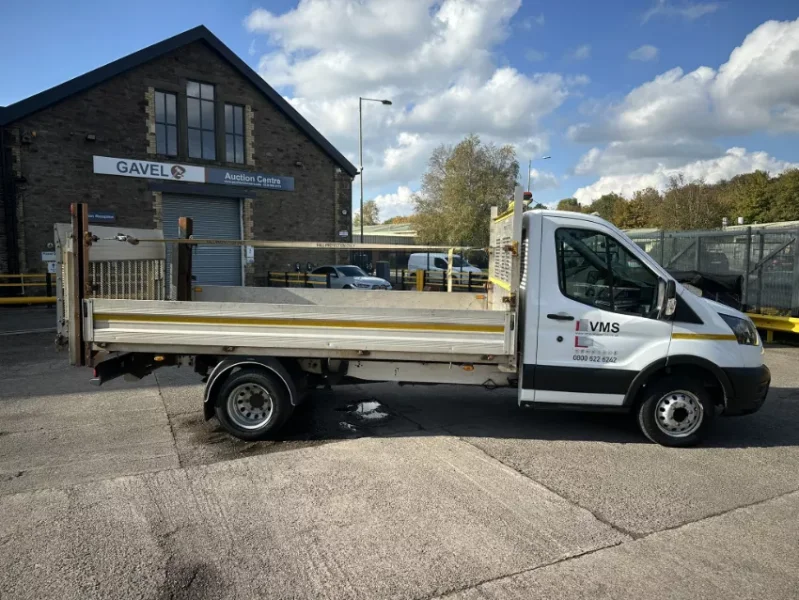 Gavel Auctioneers Ltd - Unreserved Online Auction - 2022 Ford Transit 350 Leader Ecoblue Flatbed with Dhollandia Tail Lift at Auction - Auction Image 5