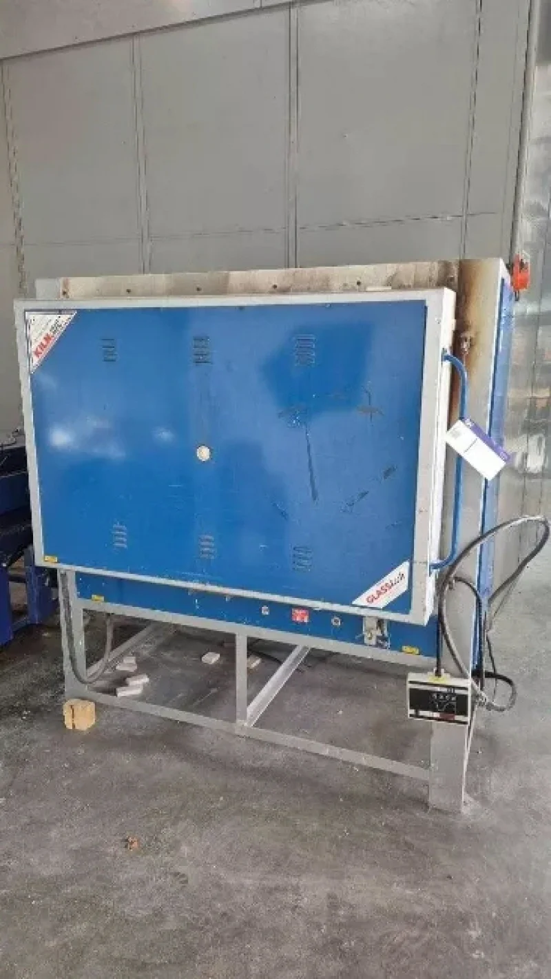 Sanderson Weatherall LLP - Leeds - Traditional Glass Making & Ceramics Equipment, Fork Lift, Gallery Furniture & Office Equipment at Auction - Auction Image 2