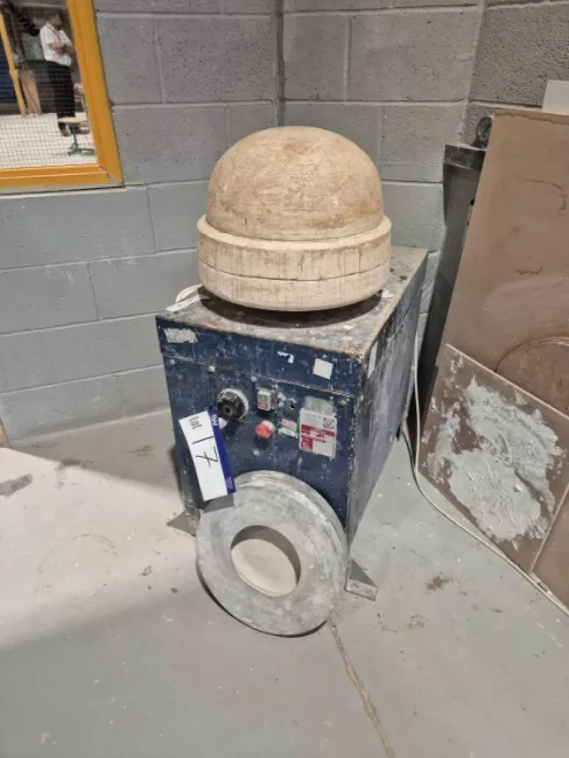Sanderson Weatherall LLP - Leeds - Traditional Glass Making & Ceramics Equipment, Fork Lift, Gallery Furniture & Office Equipment at Auction - Auction Image 7