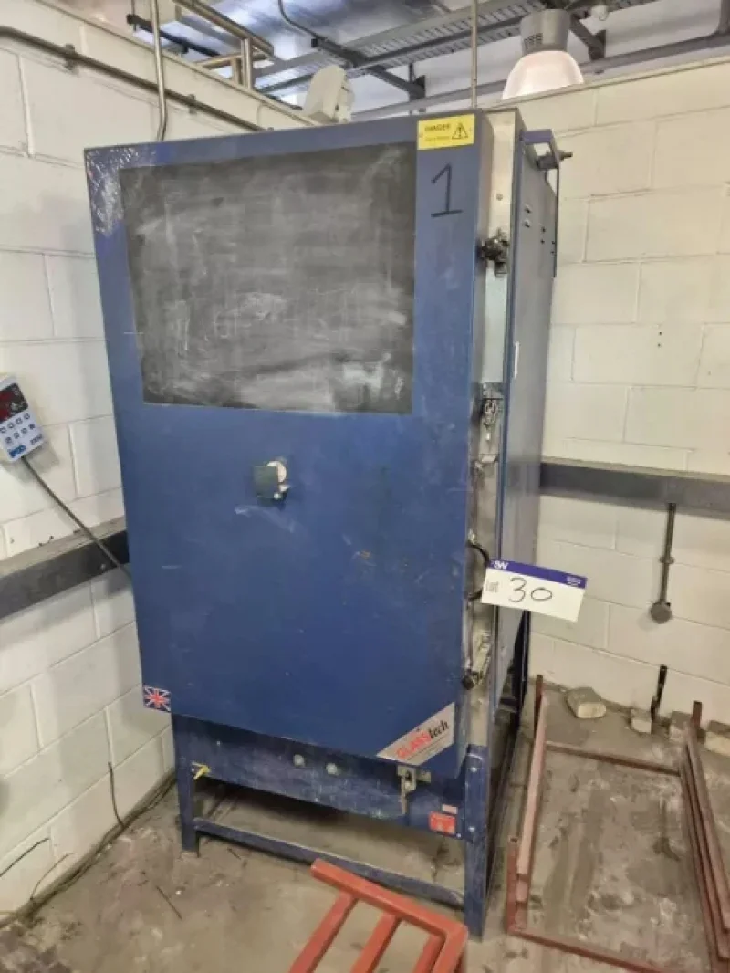 Sanderson Weatherall LLP - Leeds - Traditional Glass Making & Ceramics Equipment, Fork Lift, Gallery Furniture & Office Equipment at Auction - Auction Image 10