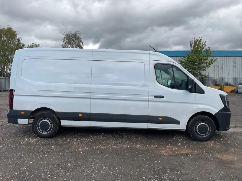 BPI - 2025 Renault Master LM35 Advance Blue DCI Panel Van at Auction - Auction Image 2