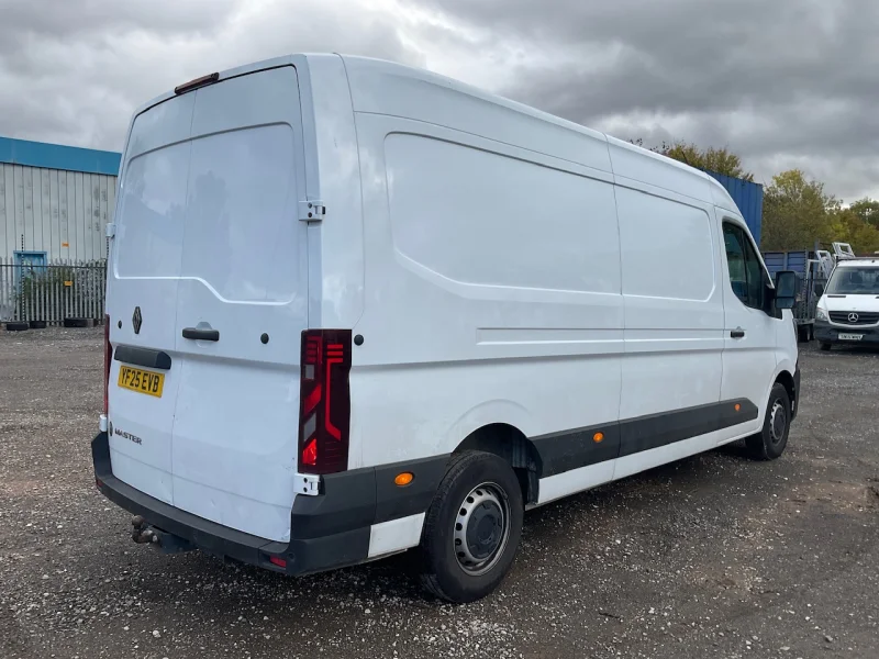 BPI - 2025 Renault Master LM35 Advance Blue DCI Panel Van at Auction - Auction Image 3