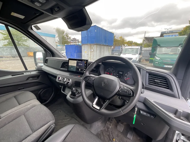 BPI - 2025 Renault Master LM35 Advance Blue DCI Panel Van at Auction - Auction Image 5