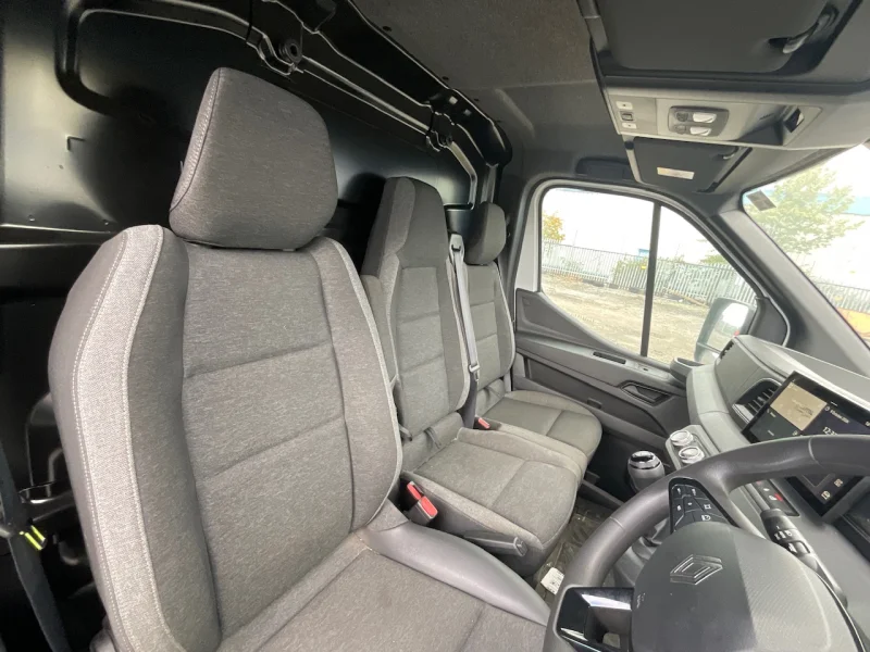BPI - 2025 Renault Master LM35 Advance Blue DCI Panel Van at Auction - Auction Image 6