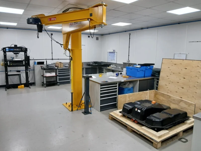 BTG Eddisons - Stockport - The Assets of an Established Engineering and Testing Company at Auction, to include Engineering (Turret Mill, Lathe), Testing / Diagnostic, Metrology and General Warehouse Equipment - Auction Image 1