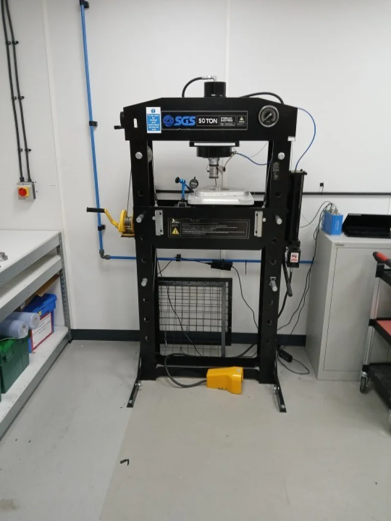 BTG Eddisons - Stockport - The Assets of an Established Engineering and Testing Company at Auction, to include Engineering (Turret Mill, Lathe), Testing / Diagnostic, Metrology and General Warehouse Equipment - Auction Image 3