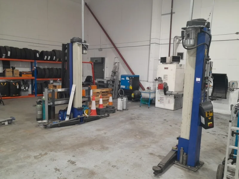 BTG Eddisons - Stockport - Assets of a Vehicle Fleet Management Company to include Range of Garage Equipment at Auction - TAMWORTH - Auction Image 3