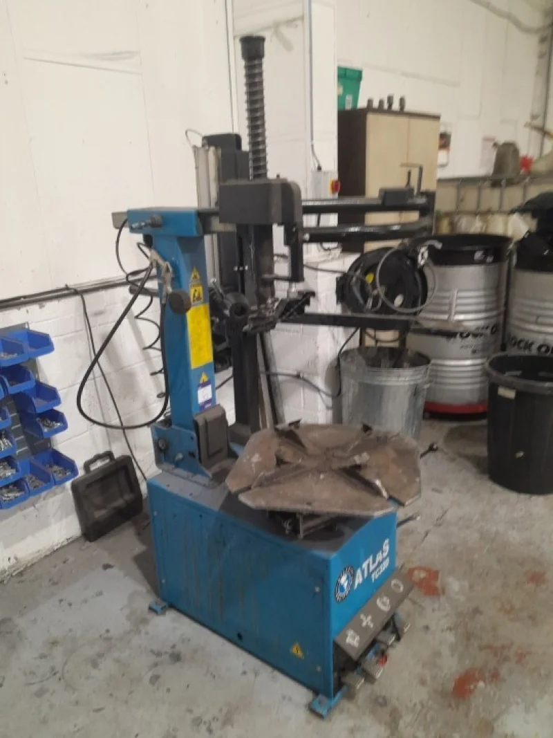 BTG Eddisons - Stockport - Assets of a Vehicle Fleet Management Company to include Range of Garage Equipment at Auction - TAMWORTH - Auction Image 6