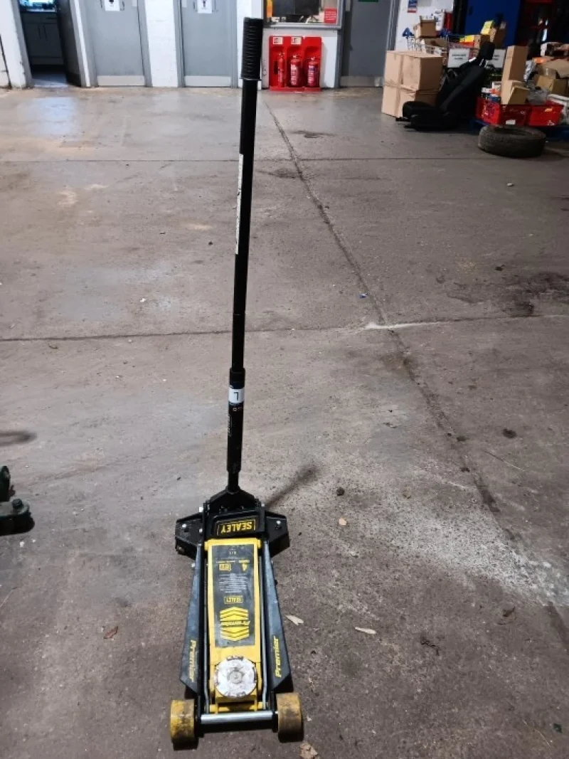BTG Eddisons - Stockport - Assets of a Vehicle Fleet Management Company to include Range of Garage Equipment at Auction - BATHGATE - Auction Image 5