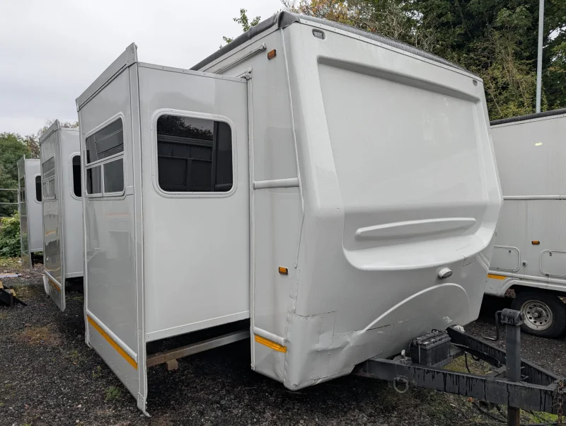 BPI - On Location Facilities Trailers & Vehicles at Auction - Auction Image 6