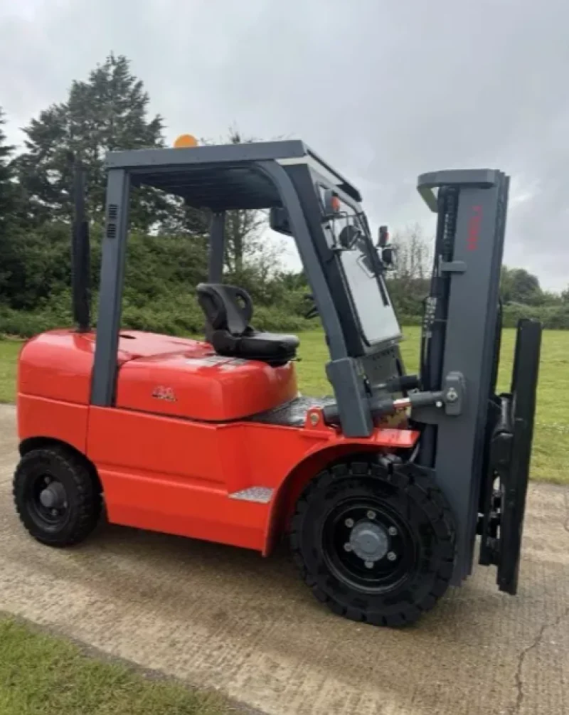 Universal Auctions Group Ltd - Over 700 Lots of Ex-Fleet Vehicles, Agri & Farm, Heavy Plant, Machinery, HGVs & Much More - Auction Image 8