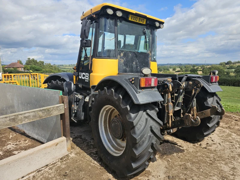 Salvue Ltd. - Online Auction of 2010 JCB Fastrac 3200 - Impact Damaged - Auction Image 5