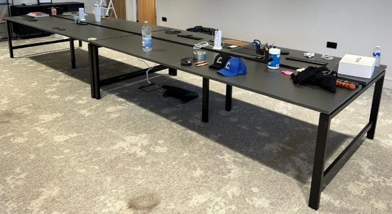 JPS Chartered Surveyors - High Quality Office Furniture Auction to include Various Sized Workstations, Boardroom Table, Office Chairs, Lamps, TV Stands & More - Auction Image 4