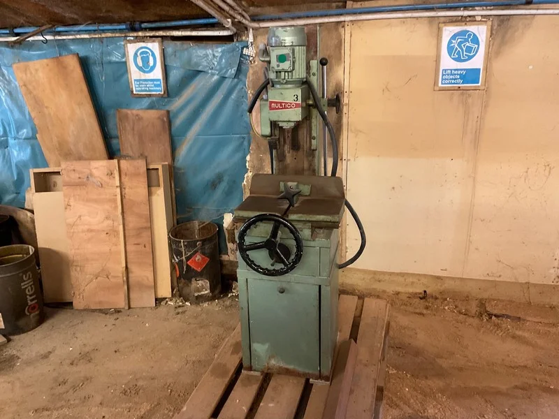 BPI Auctions - Entire Contents of Joinery Workshop Auction to include Machinery, Forklift Truck, Workbenches, Spray Booths & More - Auction Image 3