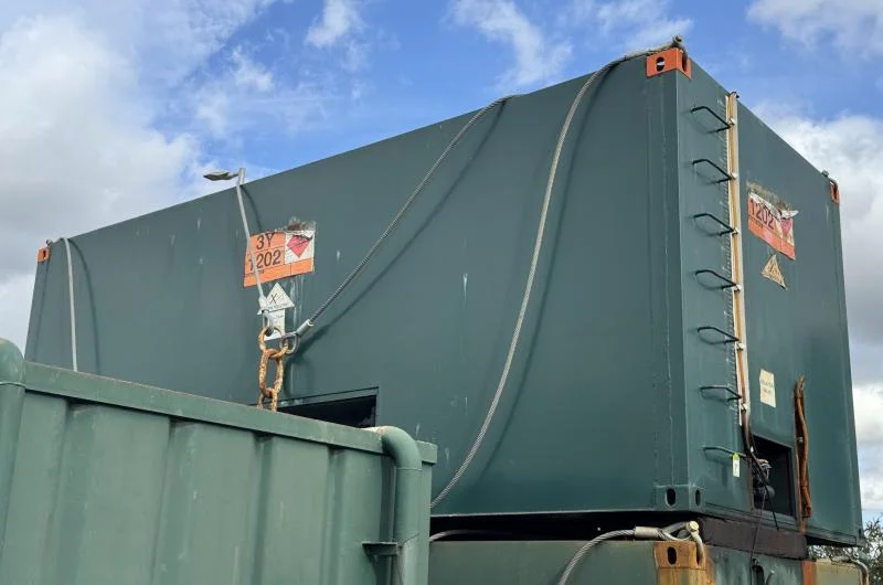 Pinder Asset Solutions Ltd - 4 Derrick Shale Shakers, Mud Pumps, Dragon Frac Tank Trailers; Fuel, Water and Shaker Tanks; Failing Rigid Mast, Containers, Work Trestles, Hose, Connectors from a Land Drilling Company at Auction - Auction Image 4