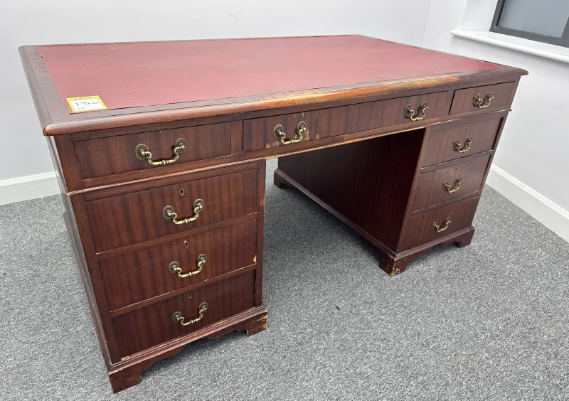 Pinder Asset Solutions Ltd - Retirement Auction of a Soft Furnishings Retailer, 1000s of Meters Fabric Stocks, Making Up Eq & Tables, Display Units, Handling, Accessories - Auction Image 9