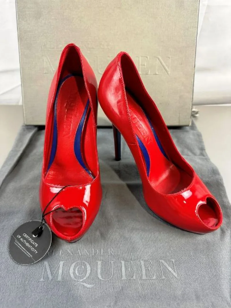 JPS Chartered Surveyors - Online Auction of Pre-Owned Designer Handbags, Shoes, Accessories - Brands: Louis Vuitton, Christian Dior, Valentino, MCM, Alexander McQueen, Prada - Auction Image 2