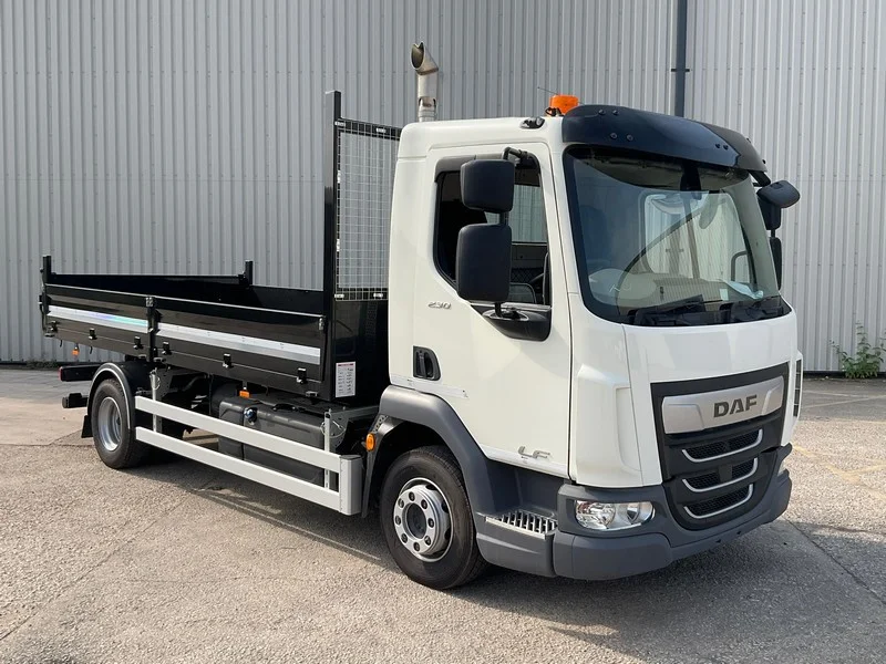 BPI Auctions - New & Pre-Registered DAF Trucks at Auction to include: Curtain Sider, Drop Side, Tipper, Box & Skip Lorries - Auction Image 3