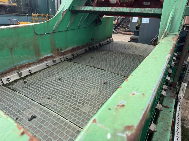 Pinder Asset Solutions Ltd - 4 Derrick Shale Shakers, Mud Pumps, Dragon Frac Tank Trailers; Fuel, Water and Shaker Tanks; Failing Rigid Mast, Containers, Work Trestles, Hose, Connectors from a Land Drilling Company at Auction - Auction Image 3