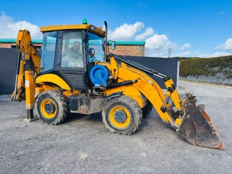 Universal Auctions Group Ltd - New & Pre-Owned Heavy and Light Plant Auction: Excavators, Tractors, Agri, Forklifts, Telehandlers & More - Auction Image 5