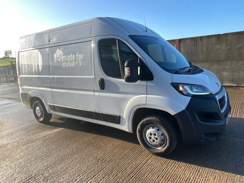 Mid Ulster Auctions Ltd - Vans, Cars, HGV's Auction by Peugeot, Renault, Landrover, Maxus, Ford, Iveco, Mini, Citroen & More - Auction Image 3
