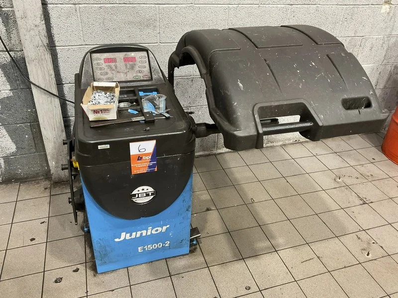 BPI Auctions - Remaining Contents of Renault Car Garage Auction to include Post Lifts, Wheel Balancer, Boston MOT Station & More - Auction Image 5