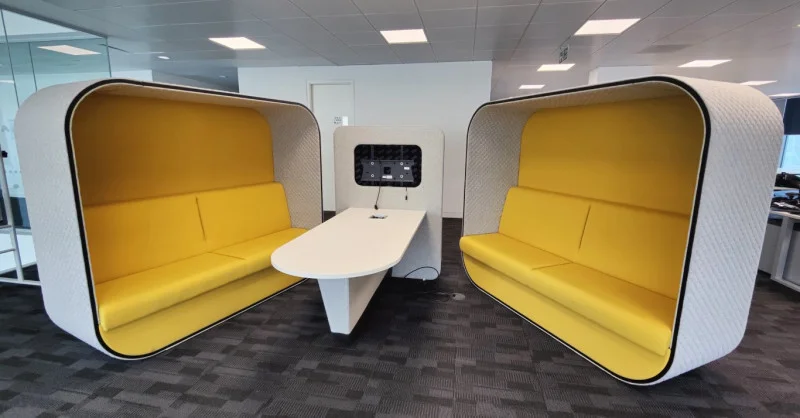 In2Corporate Ltd - Contents of a Modern Office Building In Hayes UB3 - Features Desk Pods, Chairs, Designer Furniture, Job Lots and More - Final Phase! - Auction Image 1