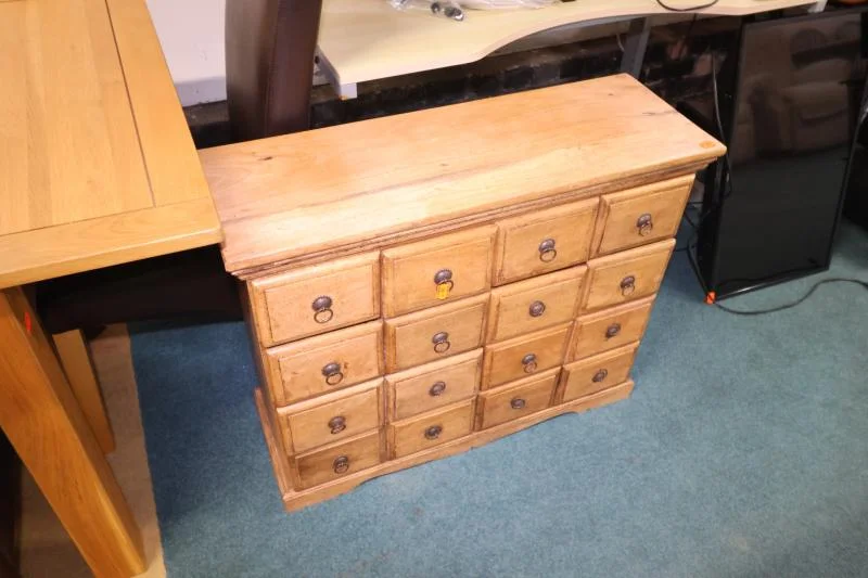 Lithgow Sons & Partners - Collectables, Curio, Antique & Contemporary Furniture at Auction - Auction Image 3