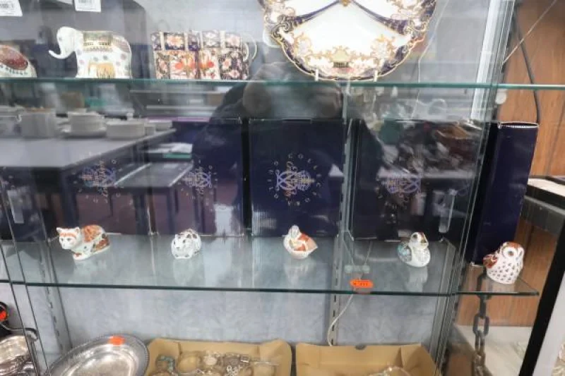 Lithgow Sons & Partners - Collectables, Curio, Antique & Contemporary Furniture at Auction - Auction Image 8