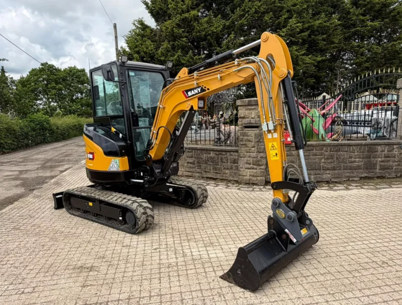 Universal Auctions Group Ltd - MAJOR MULIT-LOT EVENT, Plant, HGVs, Ex-Fleet Vehicles, Agri Equipment, Machinery & More - Auction Image 2
