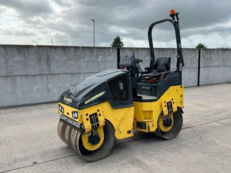 Mid Ulster Auctions Ltd - Machinery Auction to include Tractors, Dumpers, Forklifts, Scissor Lifts, Power Float & More - Auction Image 2