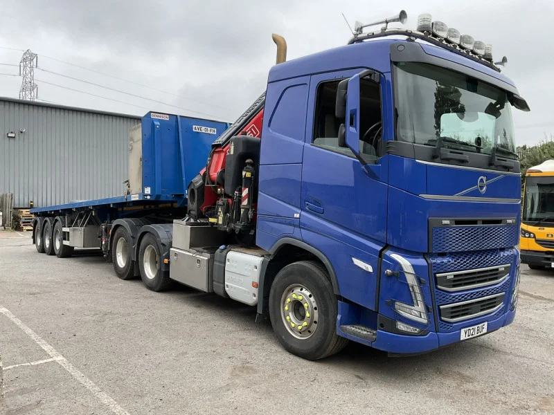 BPI Auctions - 2021 Volvo FH Tractor Unit with Fassi Crane & 32ft Flatbed Trailer & 2019 Volvo FM 62 TR Flat Bed Lorry with Fassi Crane Auction - Auction Image 1