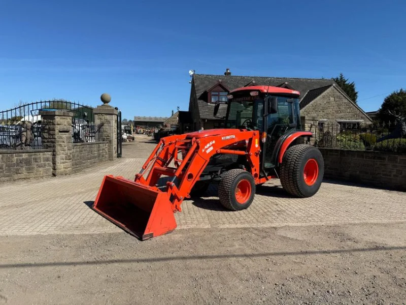 Universal Auctions Group Ltd - New & Pre-Owned Heavy and Light Plant Auction: Excavators, Tractors, Agri, Forklifts, Telehandlers & More - Auction Image 5