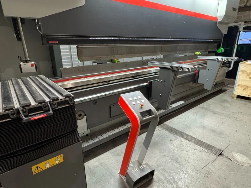 BPI Auctions - 2023 Bystronic Xpert Pro 320/4300 CNC Controlled Press Brake Auction - Auction Image 3