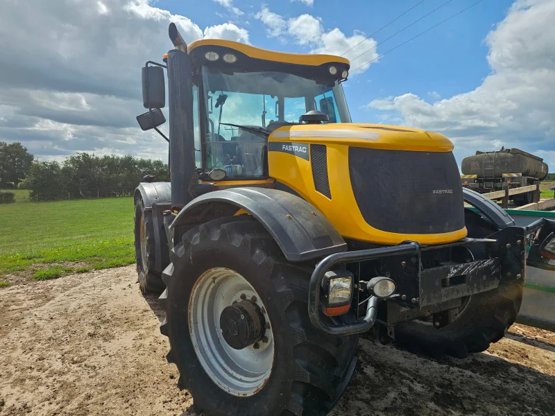 Salvue Ltd. - Online Auction of 2010 JCB Fastrac 3200 - Impact Damaged - Auction Image 2