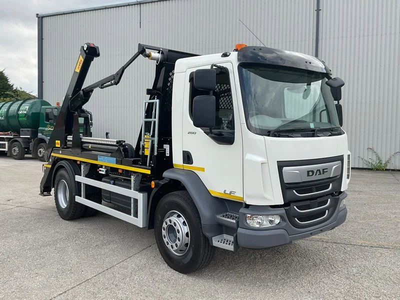 BPI Auctions - New & Pre-Registered DAF Trucks at Auction to include: Curtain Sider, Drop Side, Tipper, Box & Skip Lorries - Auction Image 1