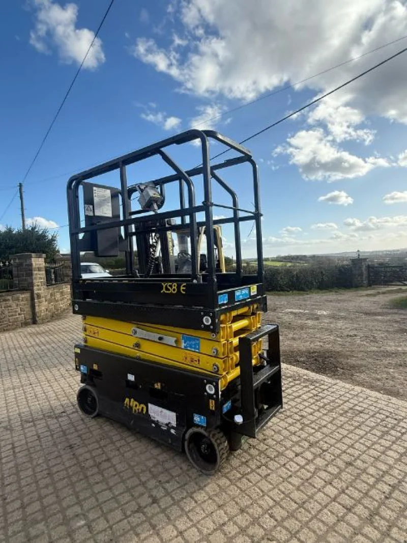 Universal Auctions Group Ltd - New & Pre-Owned Heavy and Light Plant Auction: Excavators, Tractors, Agri, Forklifts, Telehandlers & More - Auction Image 8