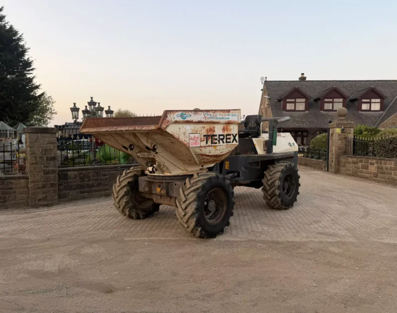 Universal Auctions Group Ltd - Massive Multi-Lot Auction; Ex-Fleet Vans, Agri, Construction & Heavy Plant Machinery And Much More! - Auction Image 5