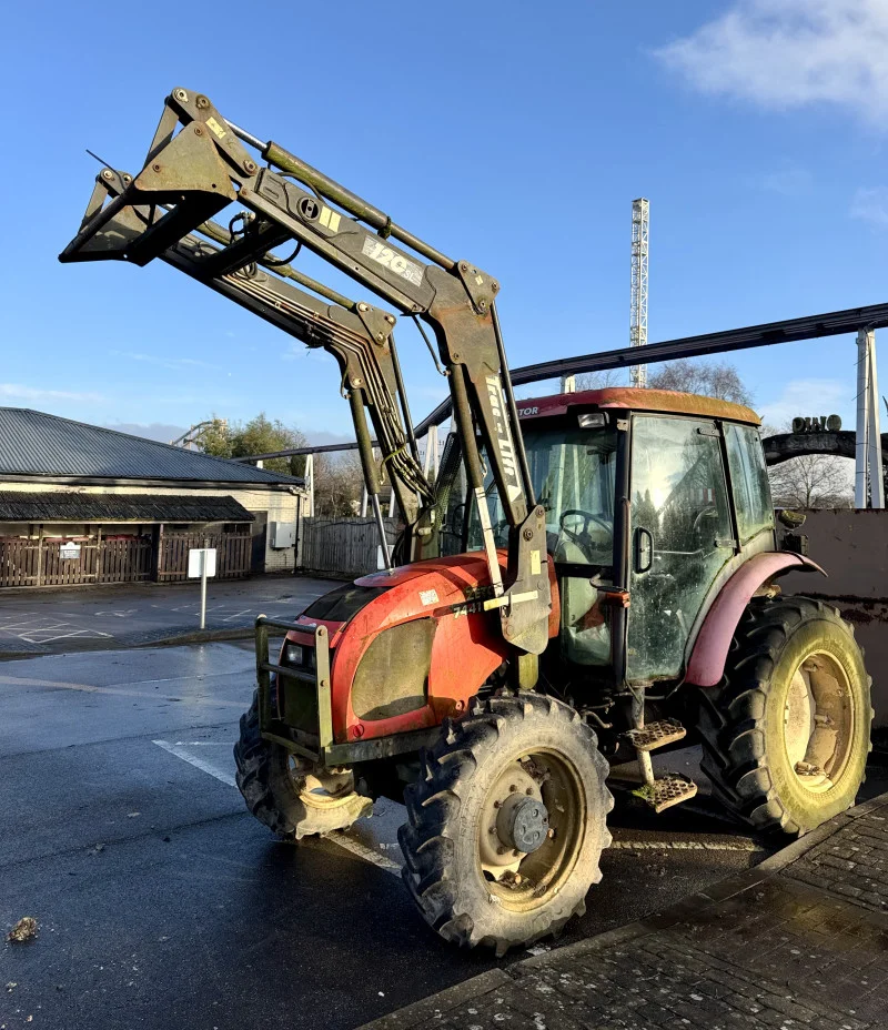 Pinder Asset Solutions Ltd - Surplus Equipment of Flamingo Land inc Catering & Servery Equipment, Café & Shop Furniture, 5 Aside Soccer Arena, Tractor, Dumper, Generator at Auction - Auction Image 2