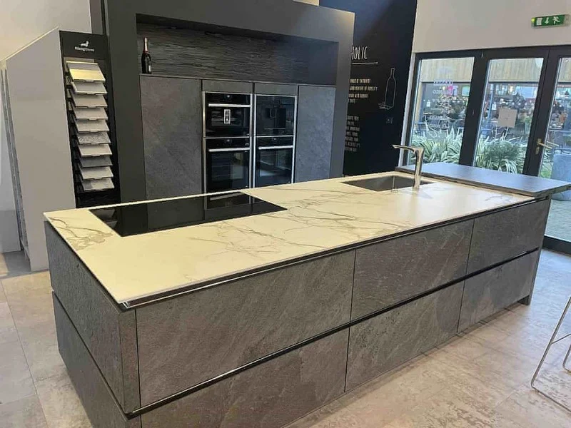 Sweeney Kincaid - High End Kitchen Displays at Auction - Auction Image 3