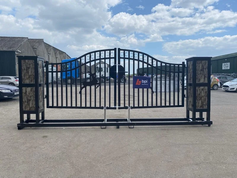 BPI Auctions - Unused Portable Double Toilet Units, Workbenches with Drawers, Tool Cabinets, Heavy Duty Farm Gates, Sheep Pens & More at Auction - Auction Image 5